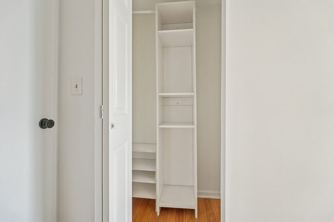 Building Photo - 6 Ray Ct