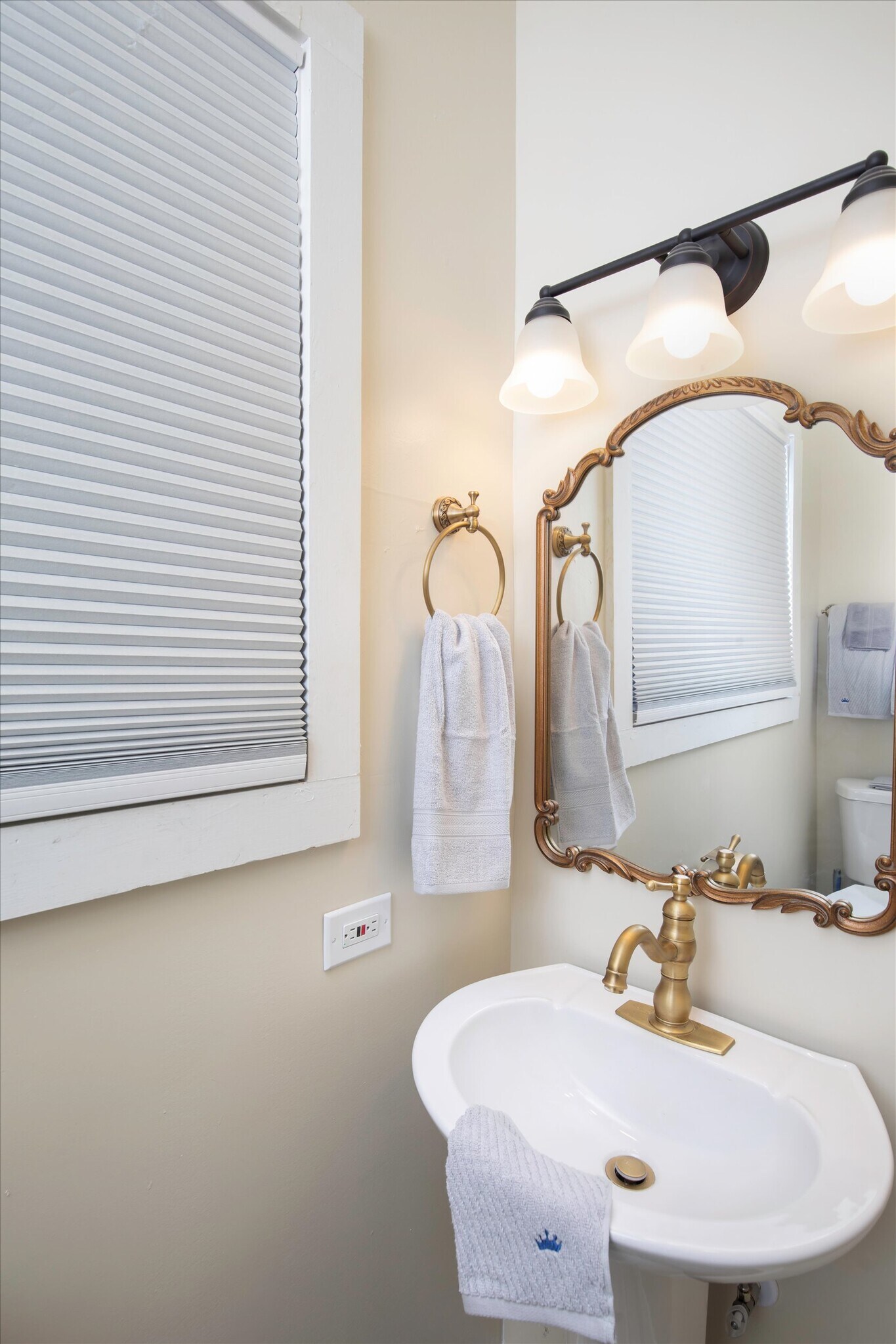 Bathroom - 1104 Grinnell St
