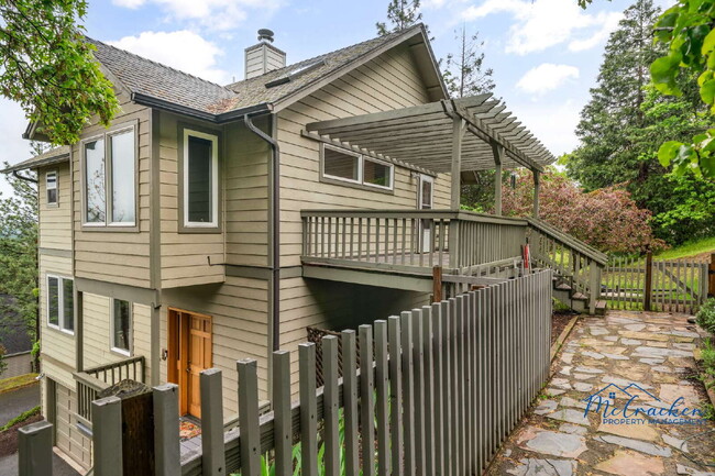 Building Photo - Stunning 3-Bedroom Home with Breathtaking ...