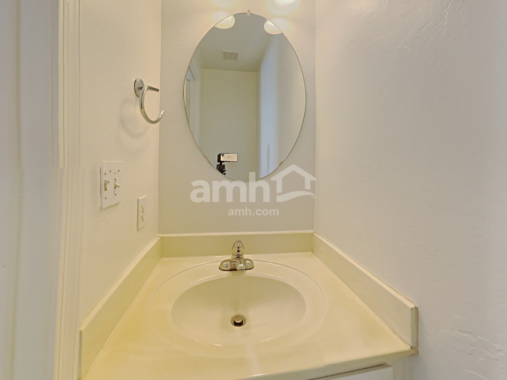 Building Photo - 7519 E Naranja Ave