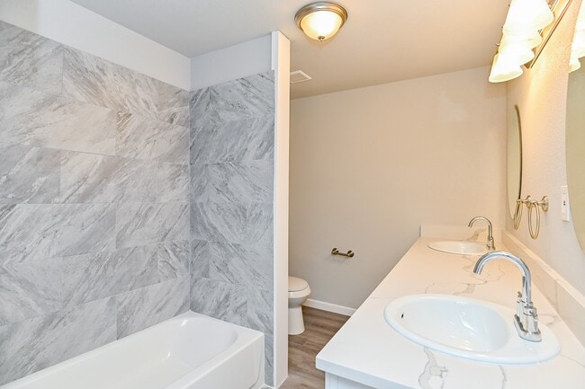 Building Photo - 4714 Nichols St