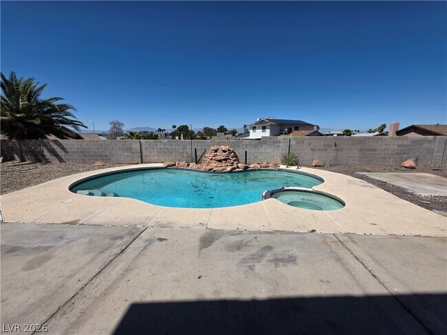 Building Photo - 1745 Mt Hood St