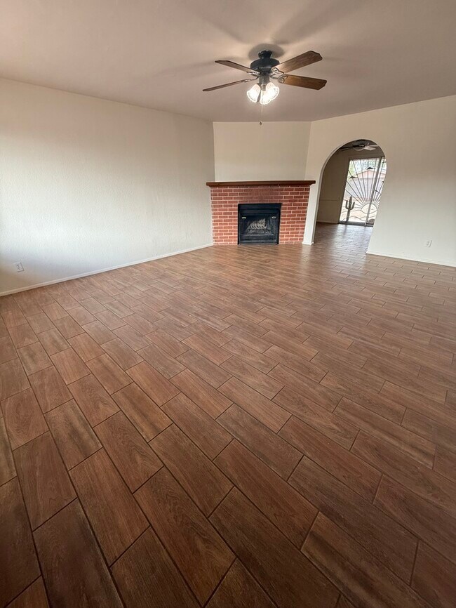 Building Photo - HOUSE FORE RENT