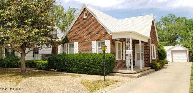 Primary Photo - 2828 24th St