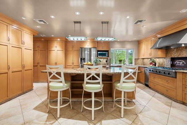 Building Photo - 28051 Balkins Dr