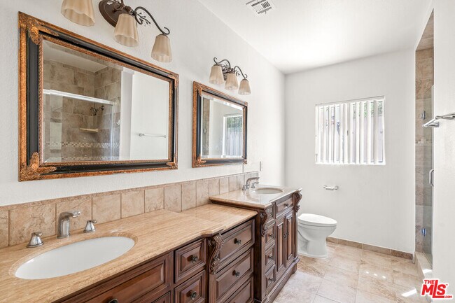 Building Photo - 3962 Oakfield Dr
