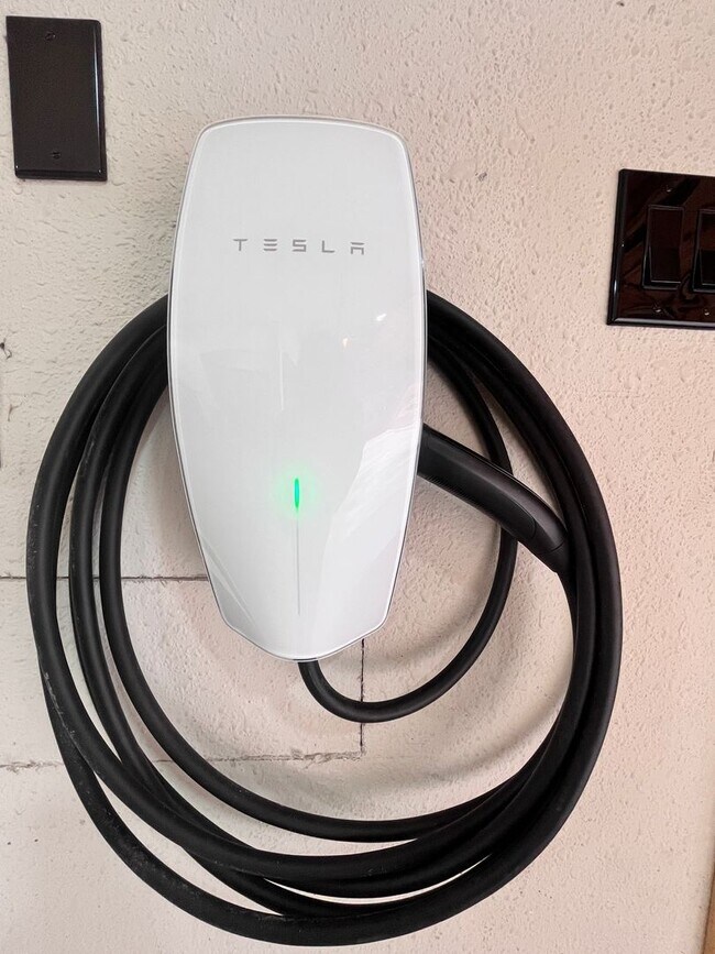 Building Photo - Flexible 3 month Lease available in Tahoe Donner - April, May, June