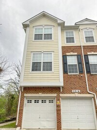 Building Photo - Sizable End Unit Townhome in Wheaton w/ 2 Car Garage!
