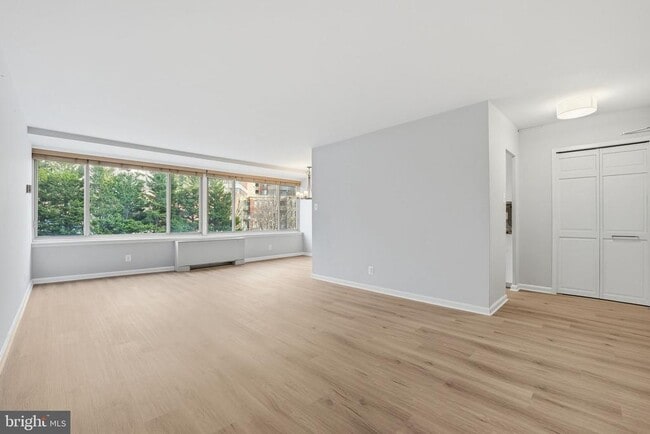 Building Photo - 1210 N Taft St