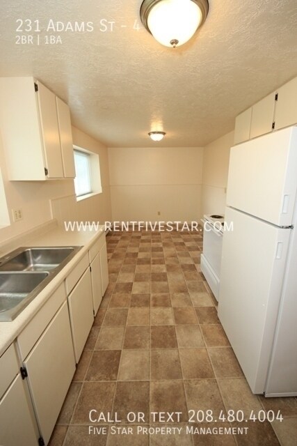 Building Photo - 231 Adams St