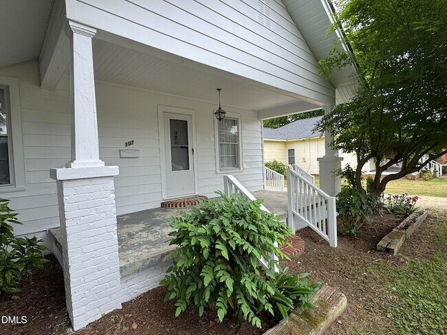 Building Photo - 307 E F St