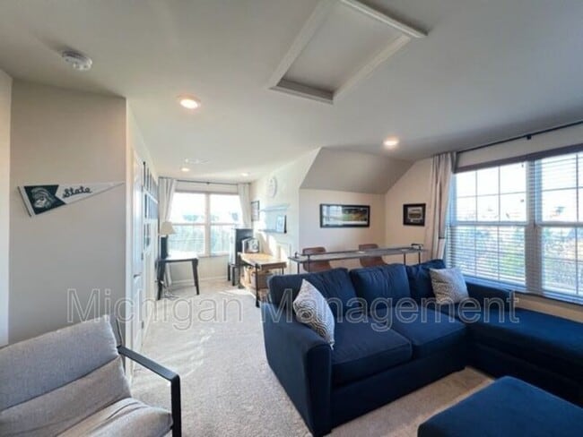 Building Photo - 263 N Sydney Ct