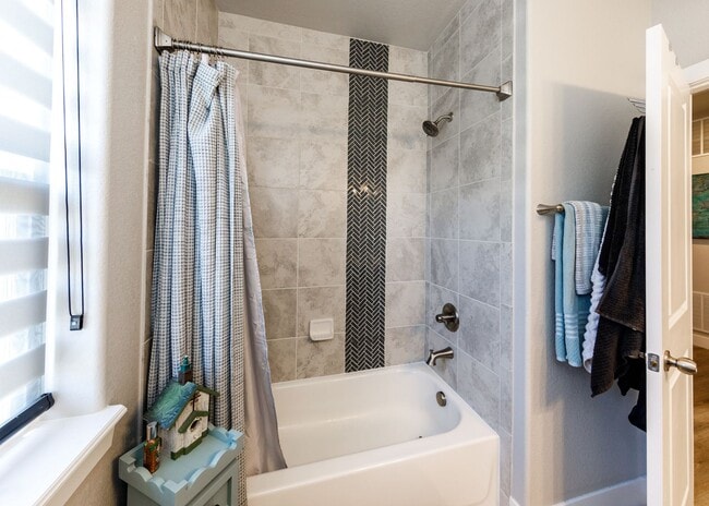 Building Photo - Luxury Ranch-Style Home for Rent | Wolf Ranch | D20 Schools | Pikes Peak Views