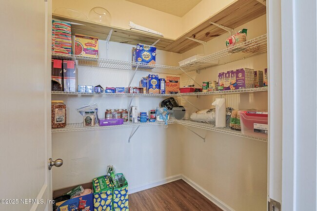 Building Photo - 2408 Bonnie Lakes Dr