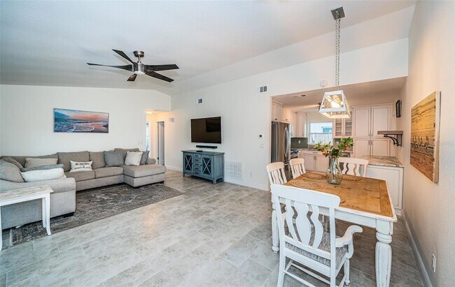 Building Photo - 969 Gulf View Blvd