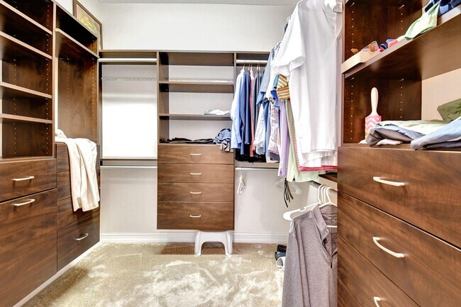 Building Photo - 122 SW 1st Ave