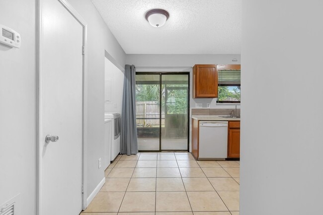 Building Photo - 622 Bowers Ln