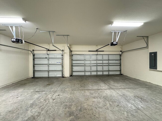 Building Photo - Available NOW!  Incredible, SPACIOUS 5 Bed...