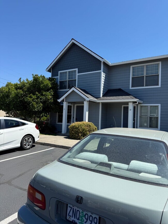 Building Photo - 450 Midway Rd