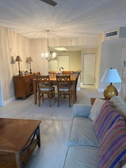 Building Photo - 2805 Veronia Dr
