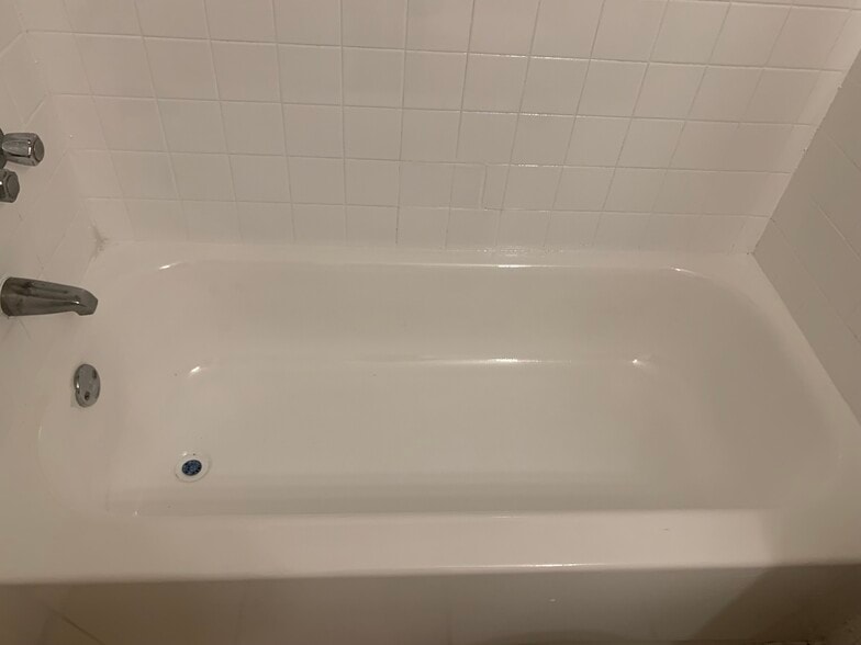 Building Photo - 10008 N Lantana Ave