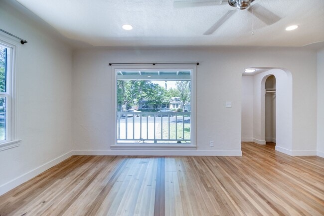 Building Photo - Remodeled La Loma Bungalow!