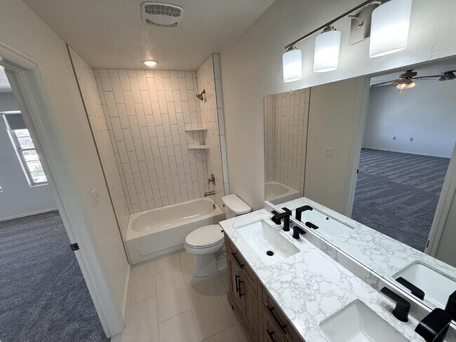 Building Photo - AVAILABLE AUGUST 4TH- RENT - 5 BDRM - 5 1/2 BATH - VIEWS VIEWS VIEWS