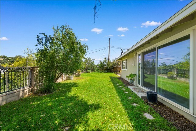 Building Photo - 1033 S Isabella Ave