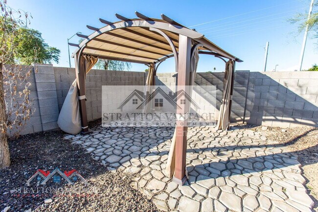 Building Photo - 16092 W Woodlands Ave