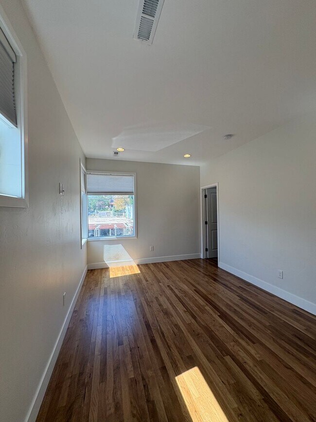 Building Photo - 3309 Navajo St