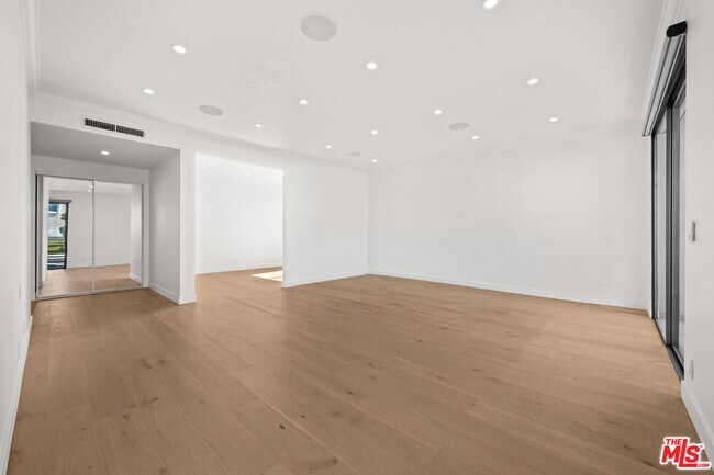 Building Photo - 106 Croft Ave