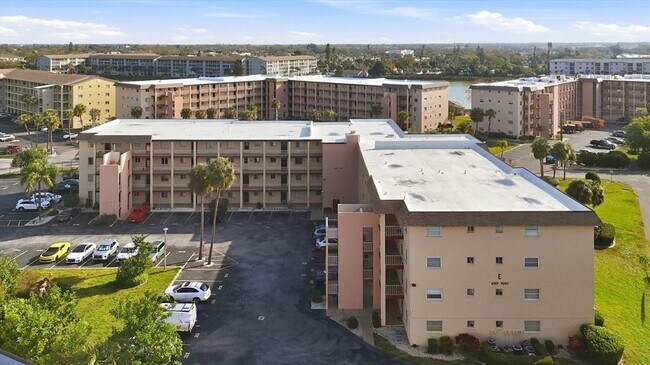 Building Photo - 4143 Heron Way