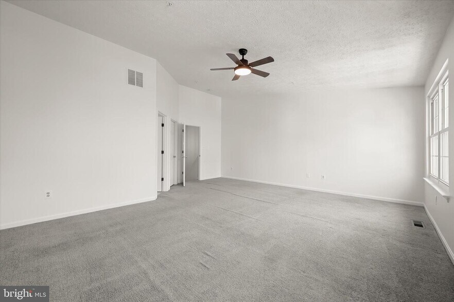 Building Photo - 8834 Goose Landing Cir
