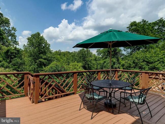 Building Photo - Mays Chapel Chapelgate Townhome | Renovated Main Level + KitchenAid Appliances | Deck Overlooking...
