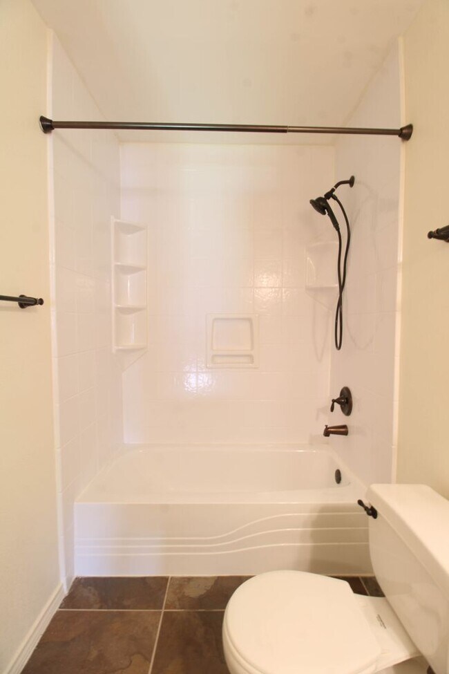 Building Photo - 8118 Chestnut Manor Dr