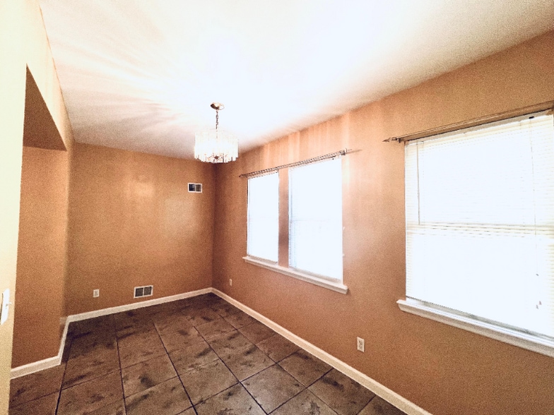 Building Photo - 113 Clark Pl