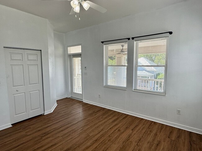 Building Photo - 1808 E Columbus Dr
