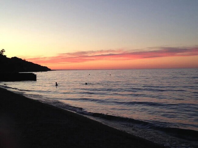 Building Photo - 695 Vernon Ave