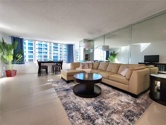 Building Photo - 3505 S Ocean Dr