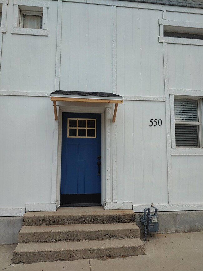 Building Photo - 550 N Main St