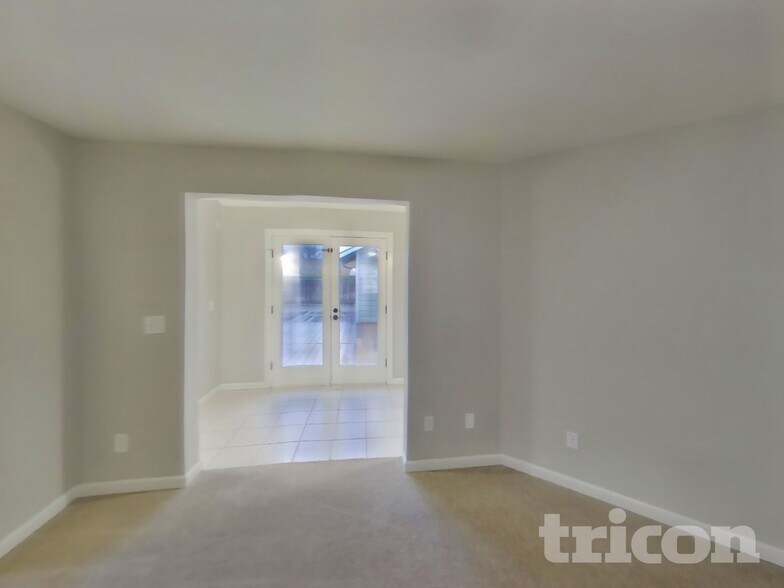 Building Photo - 302 3rd Ave SE