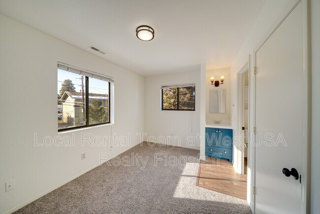 Building Photo - 55 S Pinegrove Rd