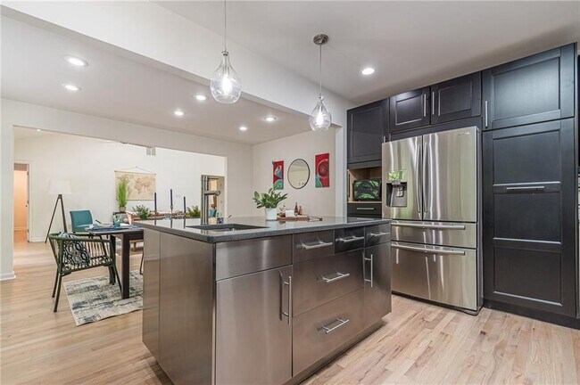 Building Photo - 4523 Runnemede Rd NW