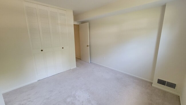 Building Photo - Spacious 4 Bed 3 Bath Home With Fully Fenc...