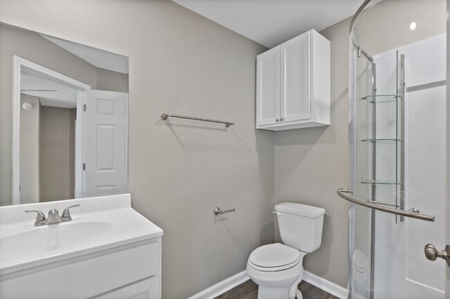 Building Photo - Remodeled 2 Bedroom 2 Bathroom Apartment.