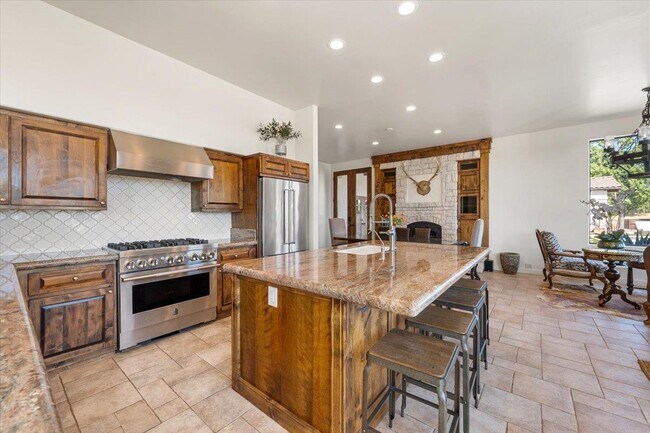 Building Photo - 6750 Golden Pheasant Ln