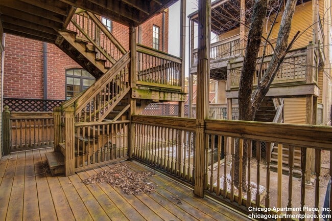 Building Photo - 638 W Drummond Pl