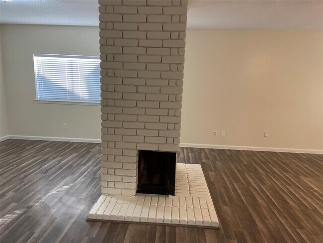 Building Photo - 11219 Willow Field Dr