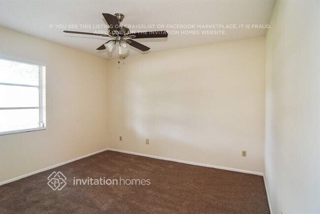 Building Photo - 801 SW Ivanhoe Dr