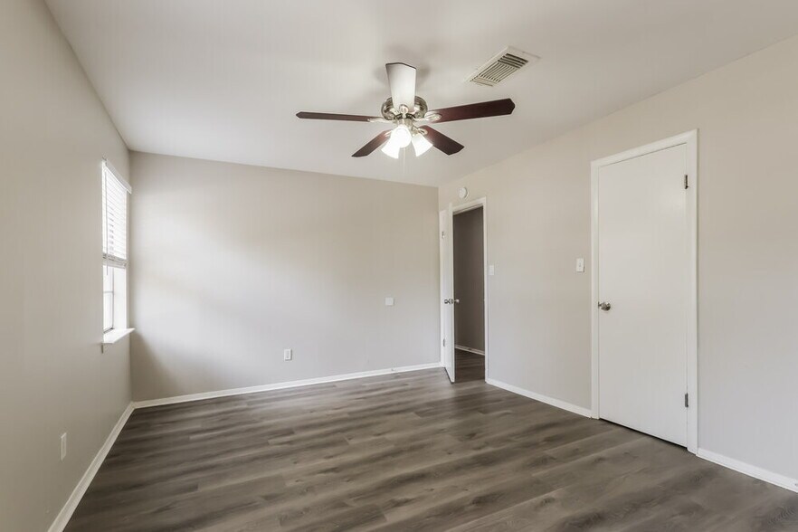 Building Photo - 25106 Lynbriar Ln